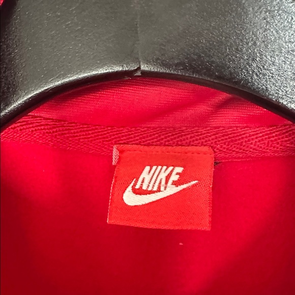Nike Men’s Jacket Sz L  Full Zip Closure 2 zippered pockets. Red Color - Picture 5 of 5